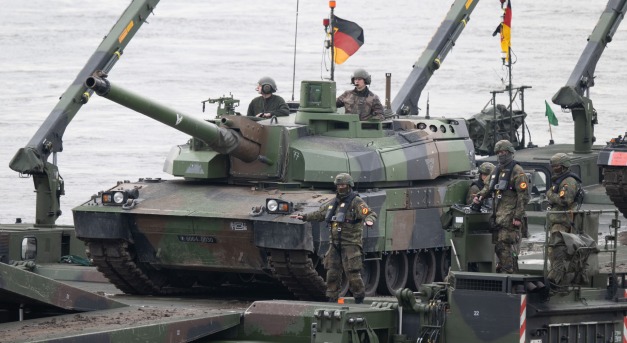 A német védelmi miniszter a sorkatonaság visszaállítása mellett